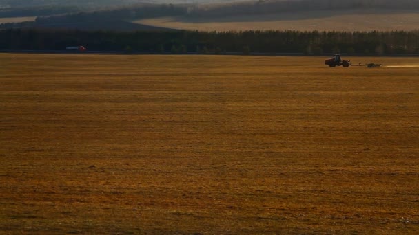 现代技术在乌拉尔地区开辟了广阔的耕地 为耕作开辟了广阔的农田 — 图库视频影像