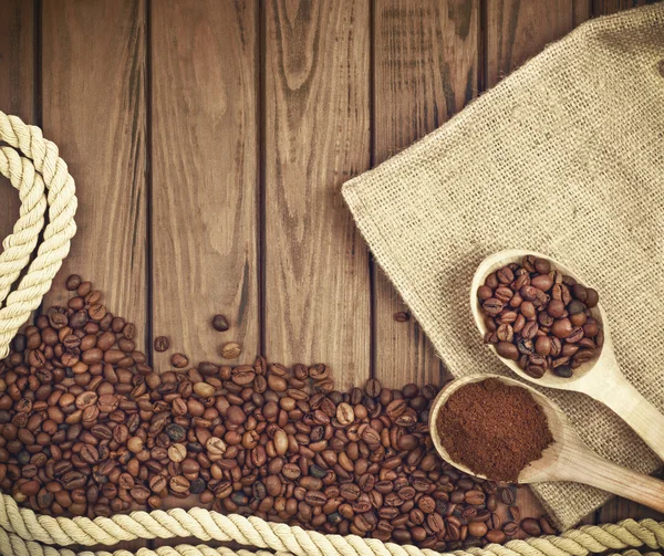 Fresh coffee beans on wood background — Stock Photo, Image
