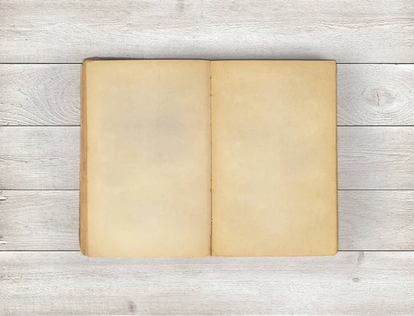 Aprire vecchio libro su sfondo di legno . — Foto Stock