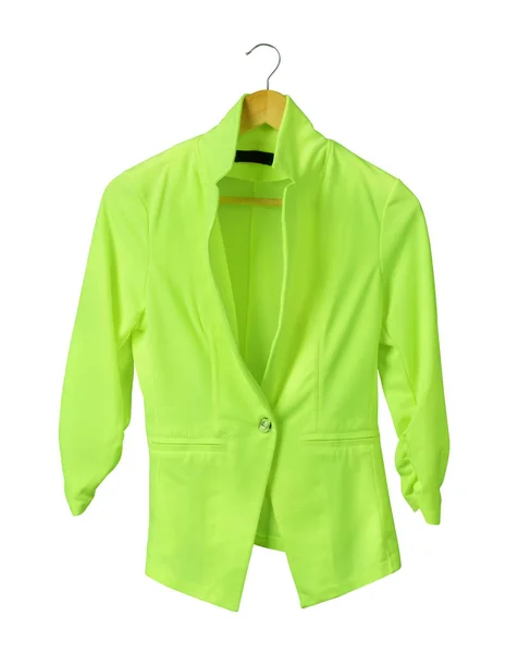 Zielony płaszcz na wieszaku na białym tle — Zdjęcie stockowe