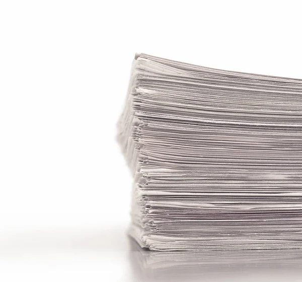 Uma pilha de jornais dobrados — Fotografia de Stock