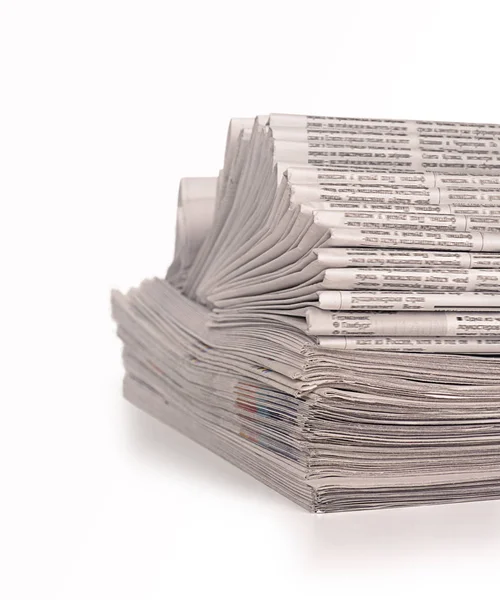 Ein Stapel gefalteter Zeitungen — Stockfoto