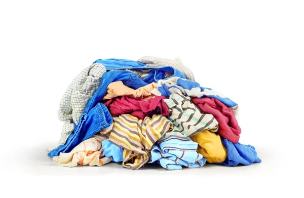 Pilha de roupas isoladas no fundo branco — Fotografia de Stock