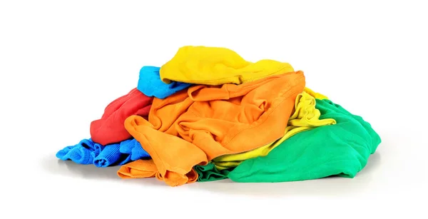 Pile de t-shirts isolés sur fond blanc — Photo