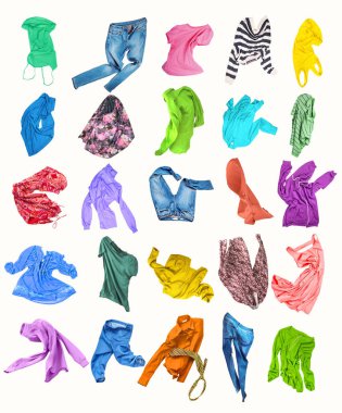 Renkli kıyafetler beyaz bir arka plan üzerinde renkli.