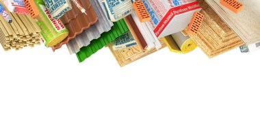 İnşaat malzemeleri beyaz izole sayfanın kenarında kümesi. 3D çizim