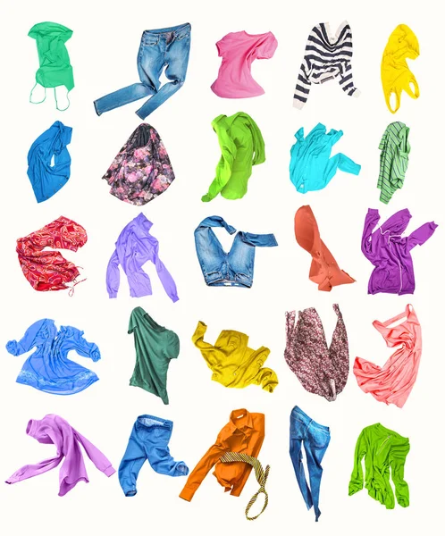 Renkli kıyafetler beyaz bir arka plan üzerinde renkli.