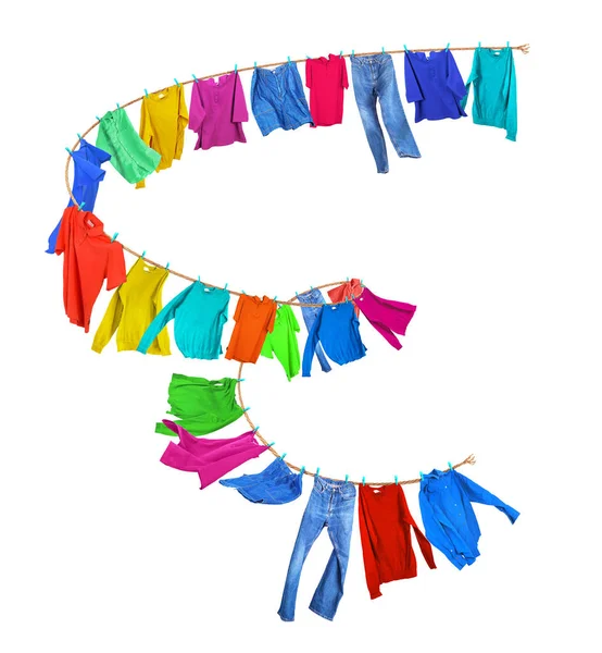 Bir clothesline4 elbise.