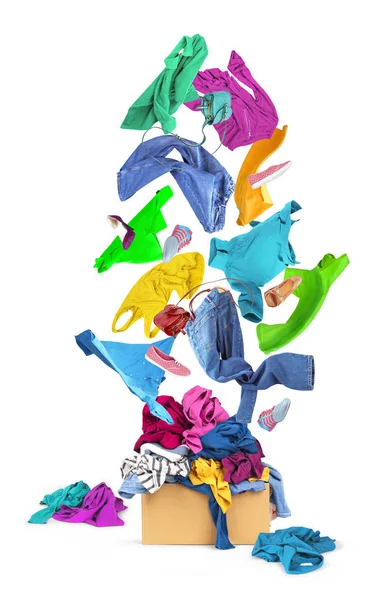 Bir karton kutu uçan şeylere.