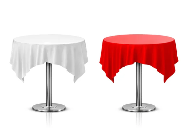 Runder Tisch mit Tischdecke isoliert auf weißem Hintergrund — Stockfoto