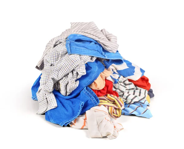 Pilha de roupas isoladas no fundo branco — Fotografia de Stock