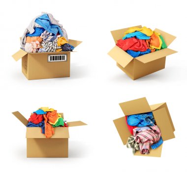 Giysiler beyaz bir arka plan üzerinde izole karton kutular içinde dizi