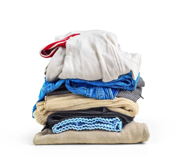 Pilha de roupas isoladas em um fundo branco — Fotografia de Stock