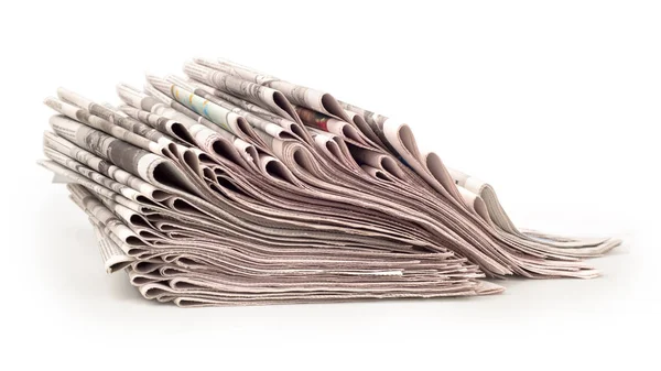 Eine Packung Zeitungen auf weißem Hintergrund — Stockfoto