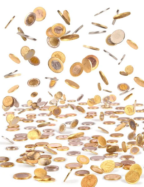 Изолированные летающие деньги, падающие монеты для бизнеса на белом Б — стоковое фото