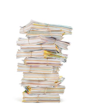 Beyaz arka plan üzerinde izole günlükleri yığını 