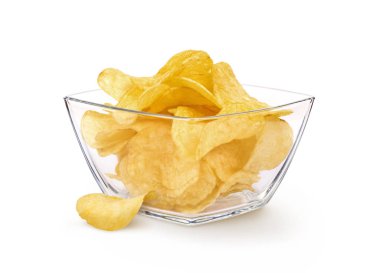 Beyaz arkaplanda patates cipsi 1