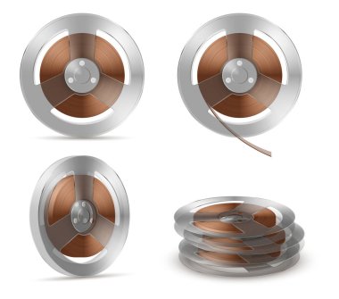 Manyetik bantlı plastik bobbin beyaz üzerine izole edildi