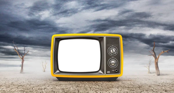 Conceito de ilusão. Velha televisão no deserto. ilustração 3d — Fotografia de Stock
