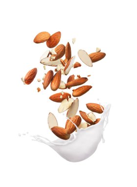 Beyaz arka planda sütlü badem