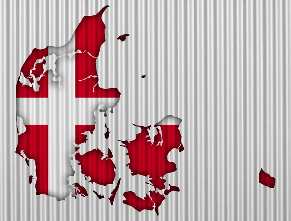 Χάρτης και σημαία της Δανίας σε κυματοειδές σιδήρου — Φωτογραφία Αρχείου