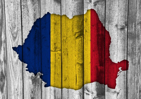 Kaart en de vlag van Roemenië op verweerd hout — Stockfoto