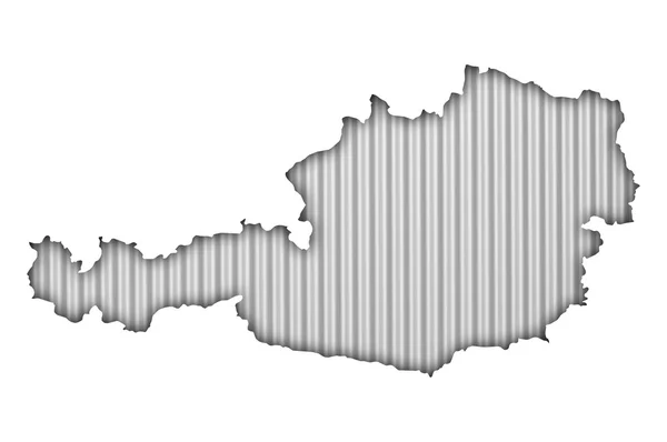 波纹铁皮上的奥地利地图 — 图库照片