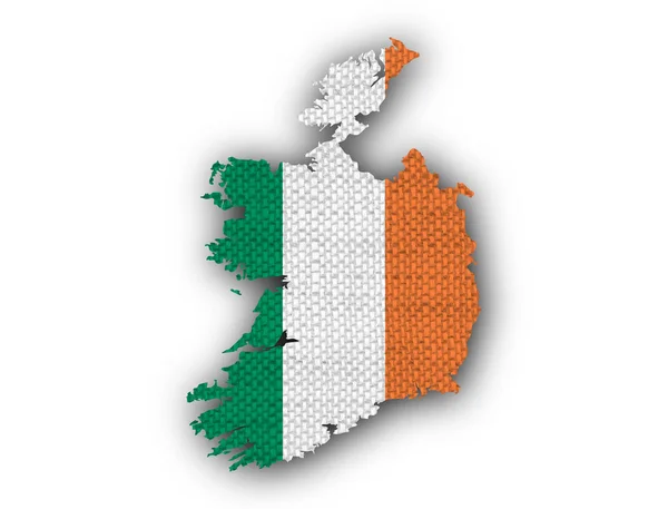 Mapa e bandeira da Irlanda em linho velho — Fotografia de Stock