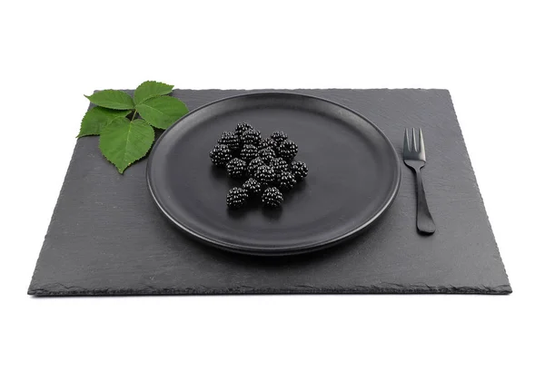 Blackberries on plate and shale — Stock Photo, Image