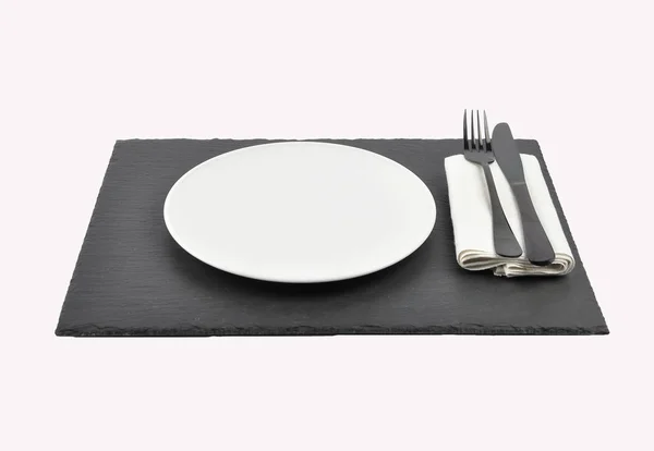 Nakrycie stołu na Łupek na białym tle — Zdjęcie stockowe