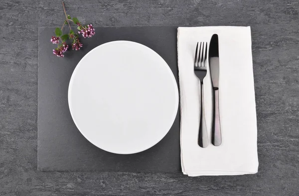 Oregano and table setting on slate — Stock Photo, Image