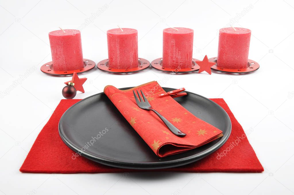 Christmassy table setting with felt and candles