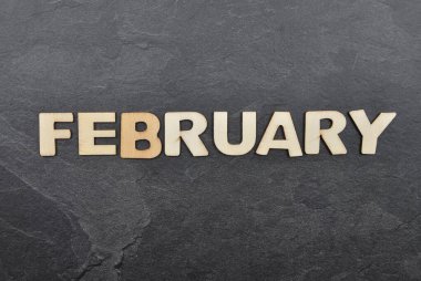 Tahta tahtadaki tahta harflerden bir terim.