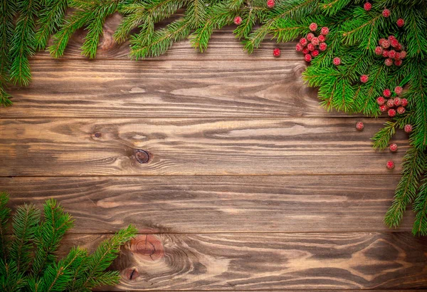 Sapin de Noël sur fond en bois — Photo