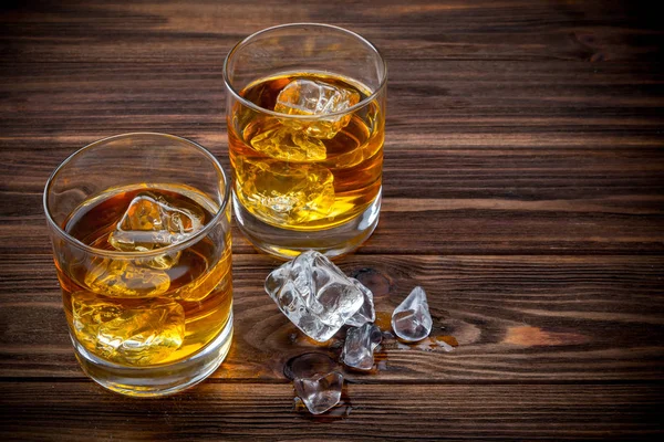 Two glasses with ice and whiskey — Stock Photo, Image