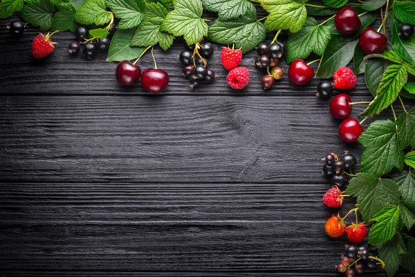 Various fresh summer berries on rustic wooden background — Stock Photo, Image