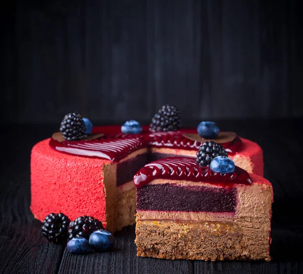 Delicious pink cake with berries on wooden table — Stock Photo, Image