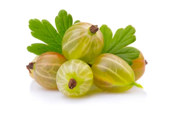 Ripe green gooseberries with leaves isolated on white — Stock Photo, Image