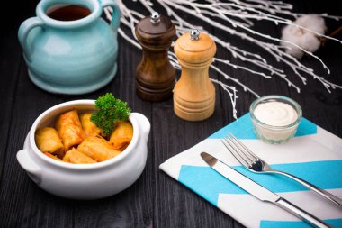 Kıyılmış et ve pilav ile doldurulmuş Lahana yaprakları