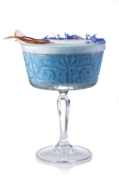 Blauwe Alcohol Cocktail Vintage Glas Geïsoleerd Witte Achtergrond — Stockfoto