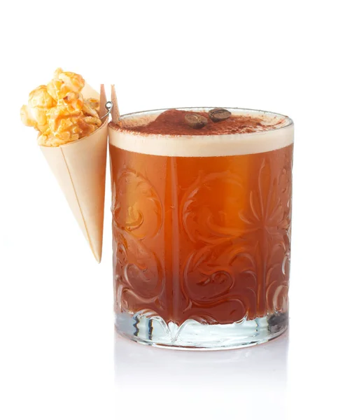 Koffie Cocktail Met Room Bonen Geïsoleerd Witte Achtergrond — Stockfoto