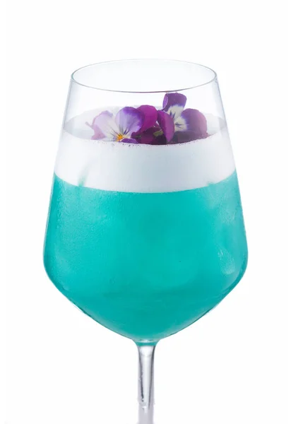 Turkoois Alcohol Cocktail Vintage Glas Geïsoleerd Witte Achtergrond — Stockfoto