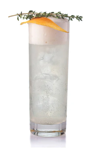 Verse Alcoholcocktail Met Tonic Geïsoleerd Witte Achtergrond — Stockfoto