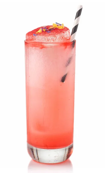 Świeży Różowy Koktajl Alkoholowy Dekoracjami Wyizolowanymi Białym Tle — Zdjęcie stockowe
