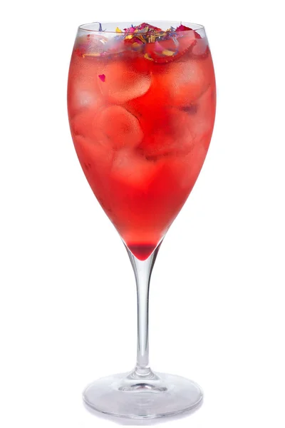 Cocktail Alcool Rouge Frais Avec Garniture Isolée Sur Fond Blanc — Photo