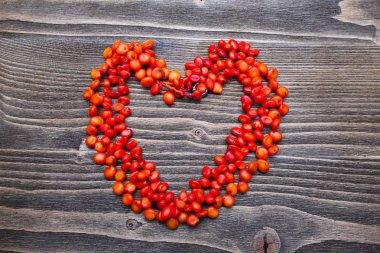 kalp şeklinde mercan boncuk