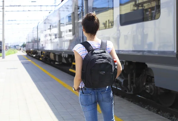 Young woman on train station. — Stock Photo, Image
