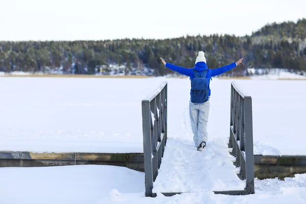 Woman hiking in white winter forest — Stock Photo, Image