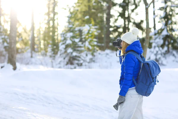 Woman hiking in white winter forest — Stock Photo, Image