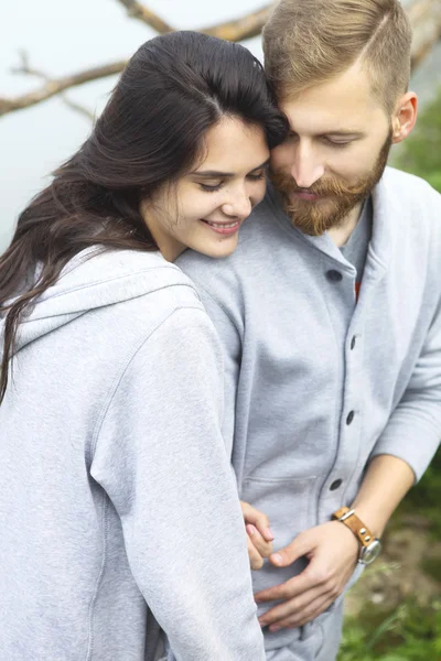 Amante casal ao ar livre — Fotografia de Stock